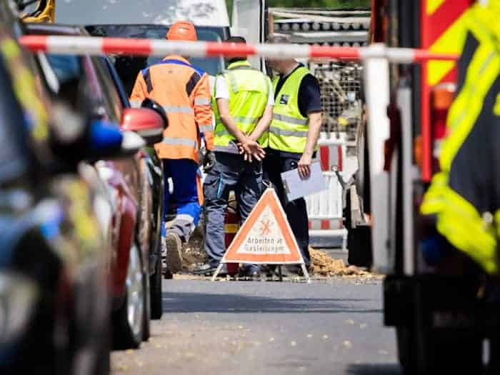 Eine beschädigte Gasleitung hat in Großbeeren wegen Explosionsgefahr einen großen Einsatz ausgelöst.  / Foto: Christoph Soeder/dpa