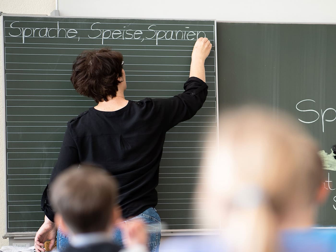 Die Gewerkschaft für Erziehung und Wissenschaft wünscht sich kleinere Klassen. (Symbolbild) / Foto: Sebastian Gollnow/dpa