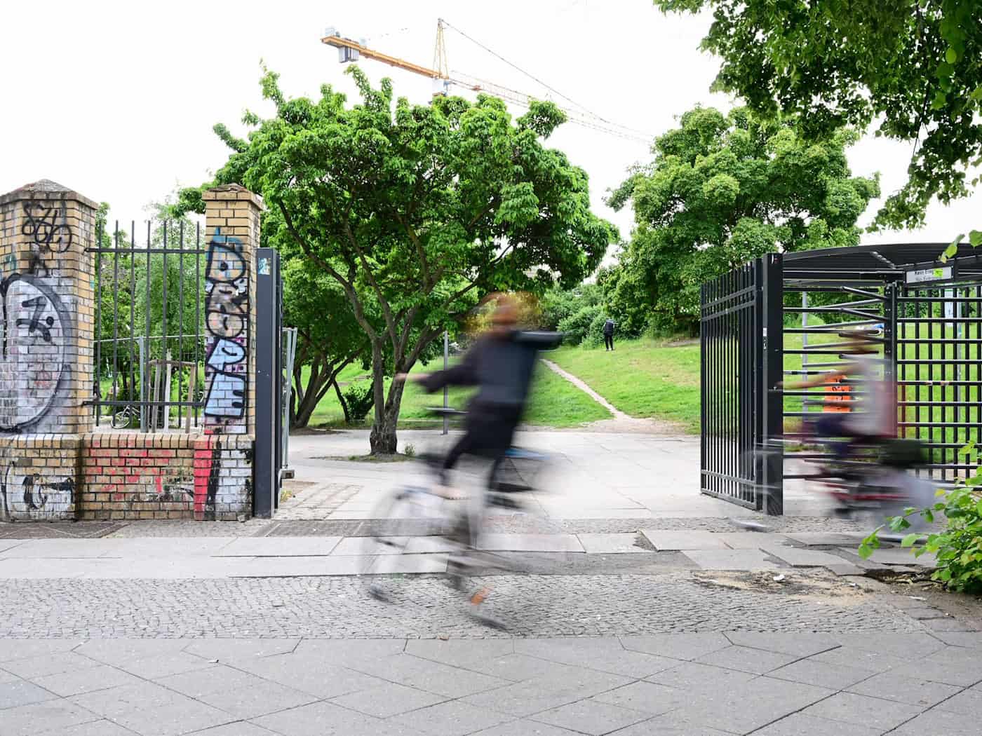 Der Görlitzer Park wurde zuletzt nachts geschlossen.  / Foto: Sebastian Christoph Gollnow/dpa