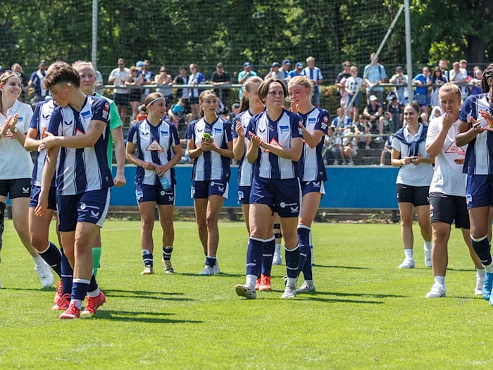 Die Fußballerinnen von Hertha BSC stehen vor dem Aufstieg in die zweite Liga. (Archivbild) / Foto: Andreas Gora/dpa
