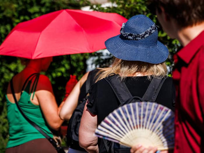 Oft wählen Menschen wegen Kreislaufproblemen den Notruf. (Symbolbild) / Foto: Carsten Koall/dpa