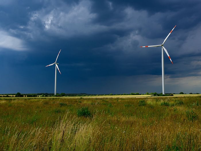 Bei Temperaturen bis 35 Grad steigt am Wochenende in Berlin und Brandenburg nicht nur die Hitzebelastung – auch kräftige Gewitter sind möglich. / Foto: Patrick Pleul/dpa