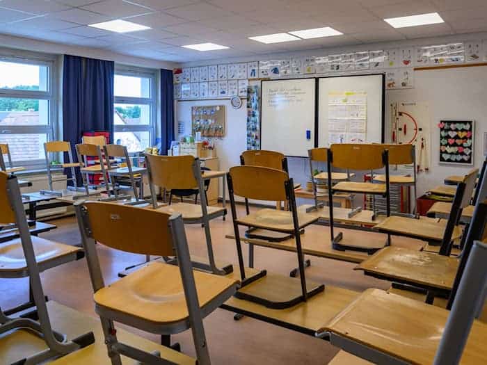 In Berlin und Brandenburg entscheiden die Schulleitungen über Hitzefrei. (Symbolbild) / Foto: Patrick Pleul/dpa