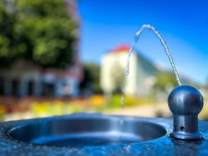 Die Trinkwasserversorgung in Berlin ist trotz Hitze sicher. (Archivbild) / Foto: Soeren Stache/dpa