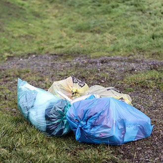 Ein illegales Mülllager ist beräumt worden. (Symbolbild) / Foto: Jan Woitas/dpa-Zentralbild/dpa