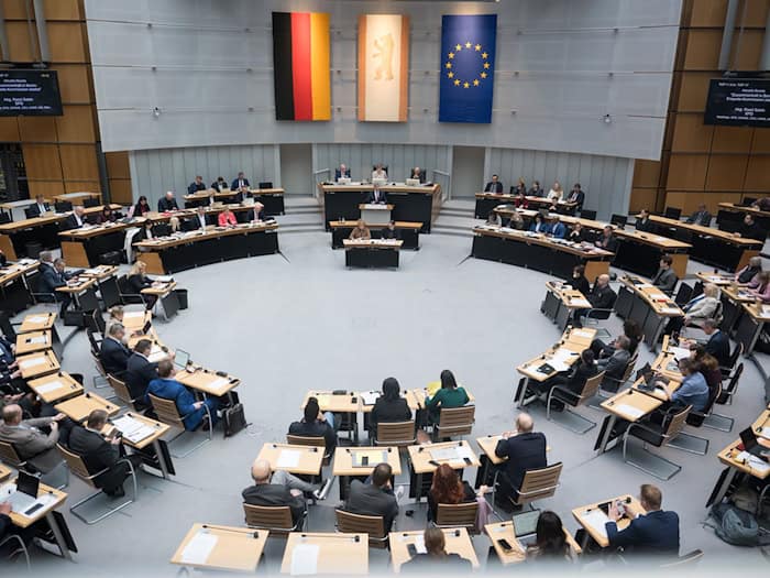 Der Abschlussbericht der Enquete-Kommission geht ans Abgeordnetenhaus. (Archivbild)  / Foto: Sebastian Gollnow/dpa
