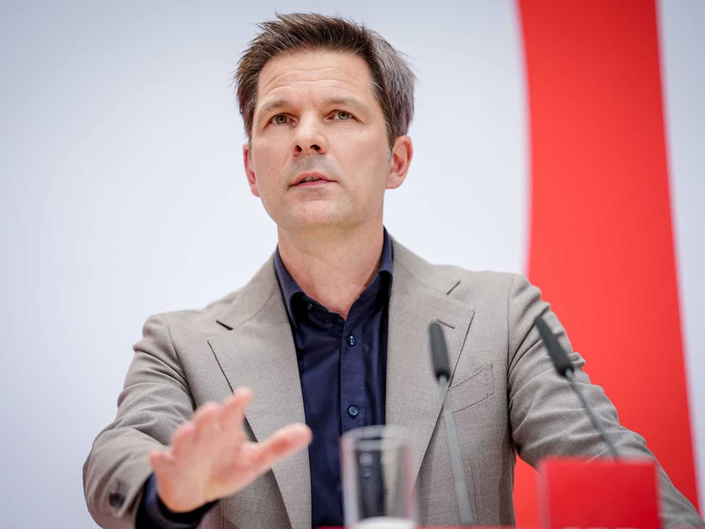 Berlins SPD-Landesvorsitzender Steffen Krach übt Kritik an der Bundesregierung. (Archivbild)  / Foto: Kay Nietfeld/dpa