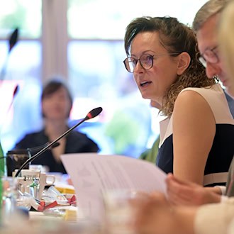 Brandenburgs Verbraucherschutzministerin Hanka Mittelstädt und ihre Länderkollegen befassten sich bei ihrer Konferenz in Potsdam mit Fake-Shops.  / Foto: Michael Bahlo/dpa
