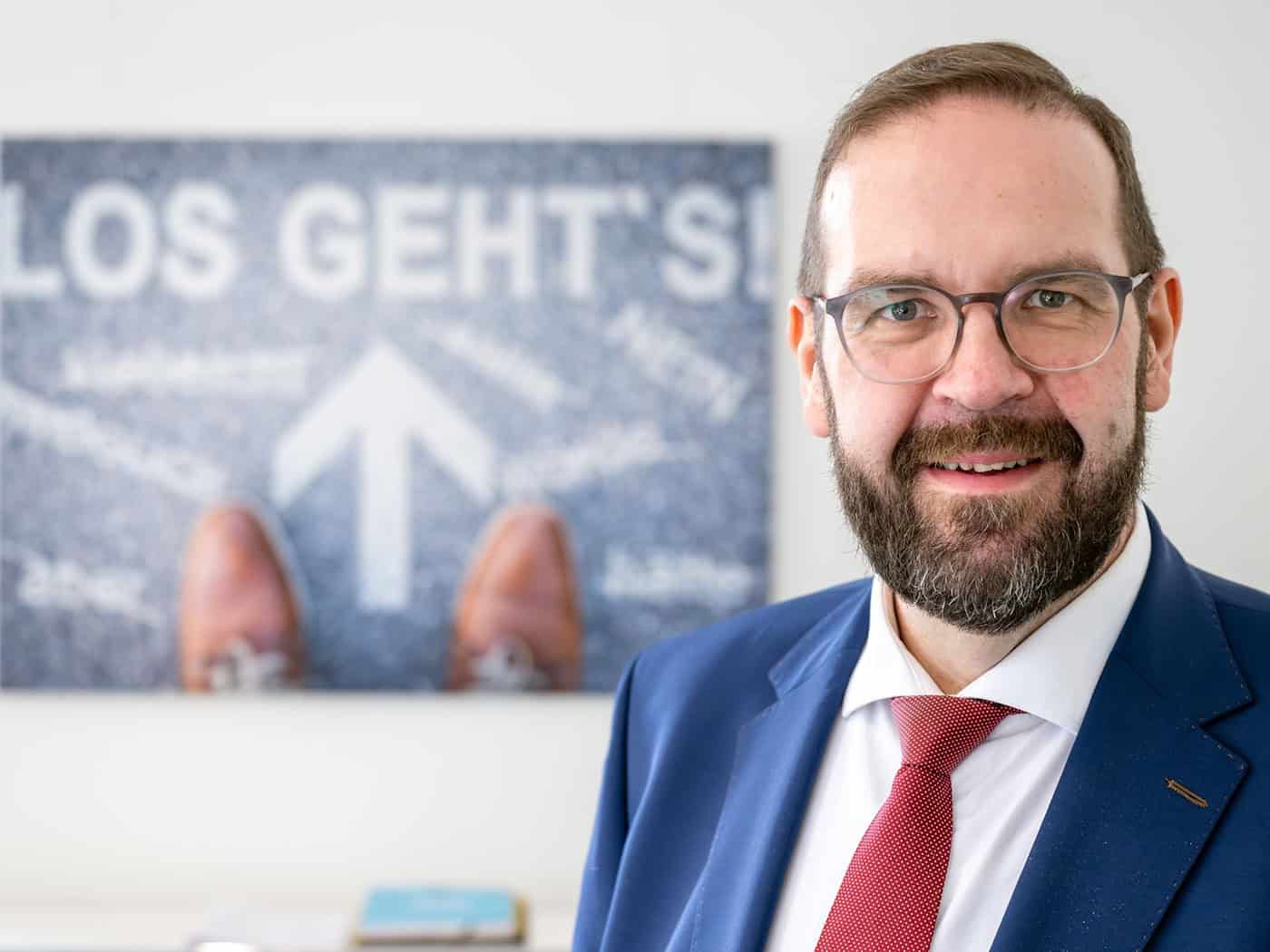 Brandenburgs Bildungsminister Gordon Hoffmann (CDU) steht angesichts des Mangels an Lehrkräften vor einer Riesenherausforderung. (Archivbild) / Foto: Soeren Stache/dpa