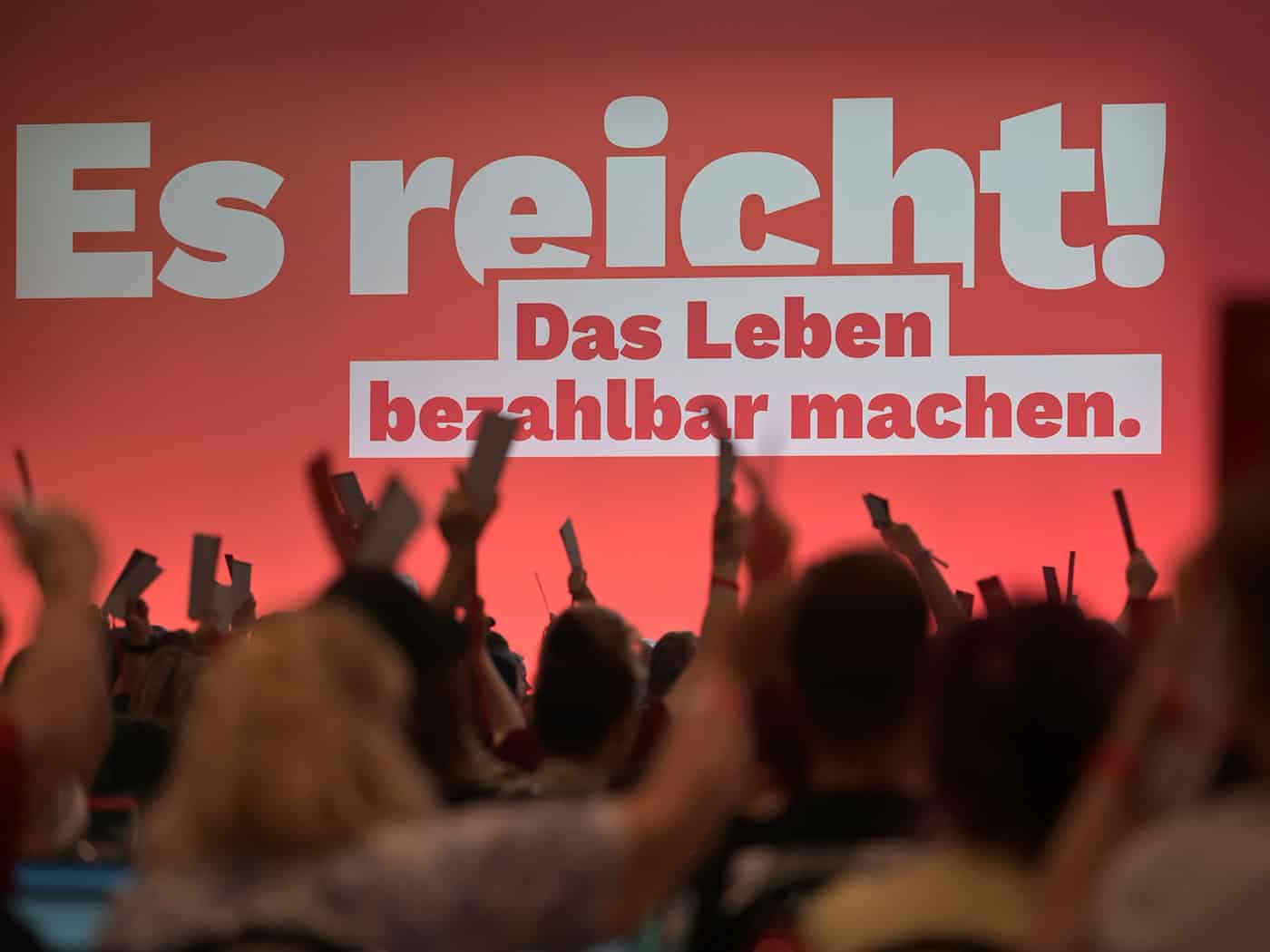 Die rund 500 Delegierten in Potsdam beraten bis Sonntag die Linie der Partei. / Foto: Michael Bahlo/dpa
