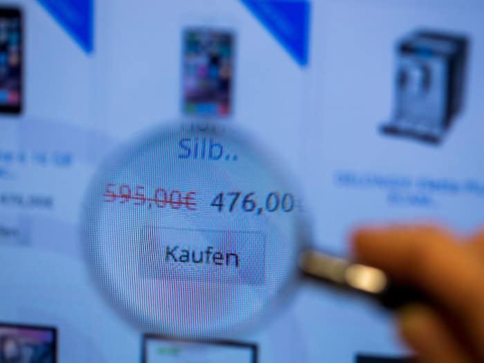 Täuschend echt, oft kaum zu erkennen: Fake-Shops locken mit Schnäppchen und kassieren Geld für Waren, die nie ankommen. (Symbolbild) / Foto: Jens Büttner/dpa-Zentralbild/dpa