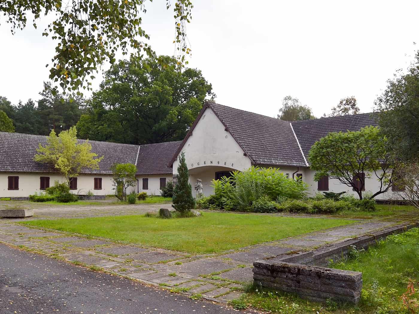Was soll künftig aus der ehemaligen Villa von NS-Propagandaminister Goebbels nördlich von Berlin in der brandenburgischen Gemeinde Wandlitz werden? (Archivbild) / Foto: Patrick Pleul/dpa