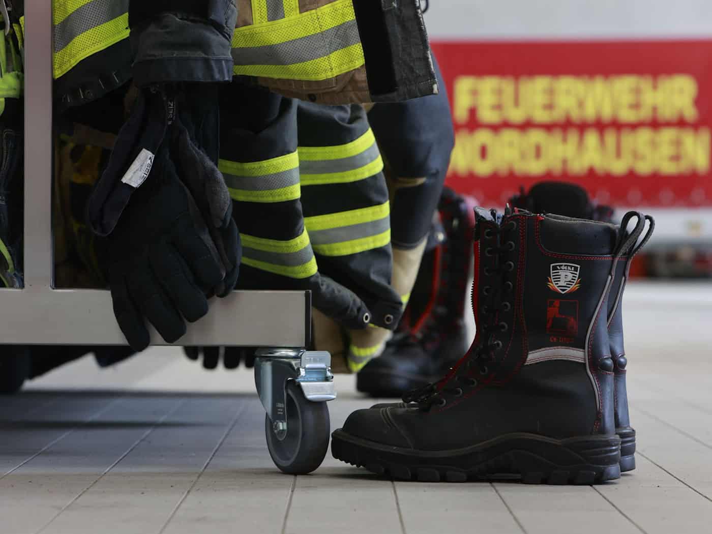 Durch gemeinsame Ausschreibungen wollen die Innenminister von Thüringen, Sachsen, Brandenburg und Mecklenburg-Vorpommern bei der Beschaffung von Feuerwehrtechnik Kosten sparen und Kompetenzen bündeln. (Symbolbild) / Foto: Matthias Bein/dpa