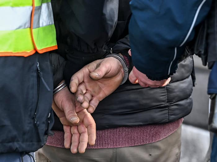 Die Berliner Polizei hat am Dienstag mehrere polnische Aktivisten vorübergehend festgenommen. (Symbolbild)  / Foto: Jens Kalaene/dpa