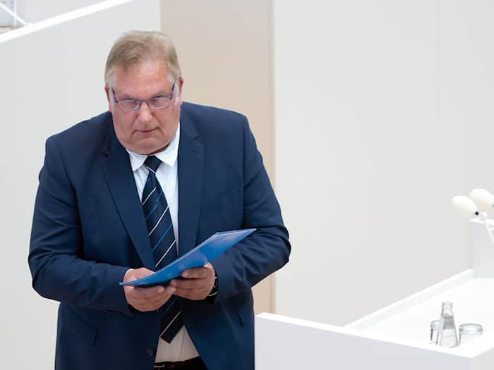 Jean-René Adam von der AfD hat sein Amt als Vorsitzender des AfD-Kreisverbandes Prignitz aufgegeben. (Archivbild) / Foto: Soeren Stache/dpa