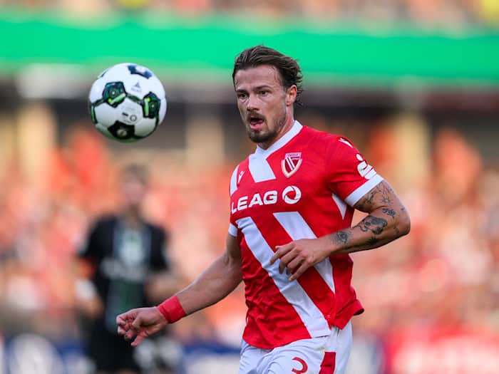 Henry Rorig bleibt Cottbus auch in der zweiten Liga treu. (Archivbild) / Foto: Robert Michael/dpa
