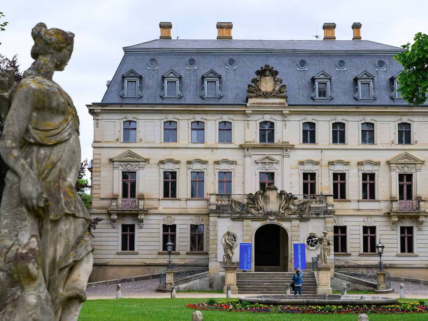 Im Schloss Altdöbern ist Neues im Alten zu sehen. / Foto: Patrick Pleul/dpa