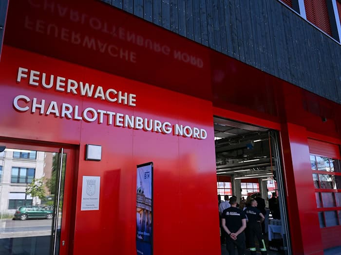 Die «Feuerwache Charlottenburg Nord» ist saniert worden.  / Foto: Jens Kalaene/dpa