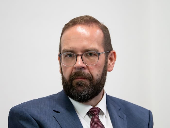 Brandenburgs Bildungsminister sorgt sich um die Stundentafel an den Schulen. (Archivbild) / Foto: Soeren Stache/dpa