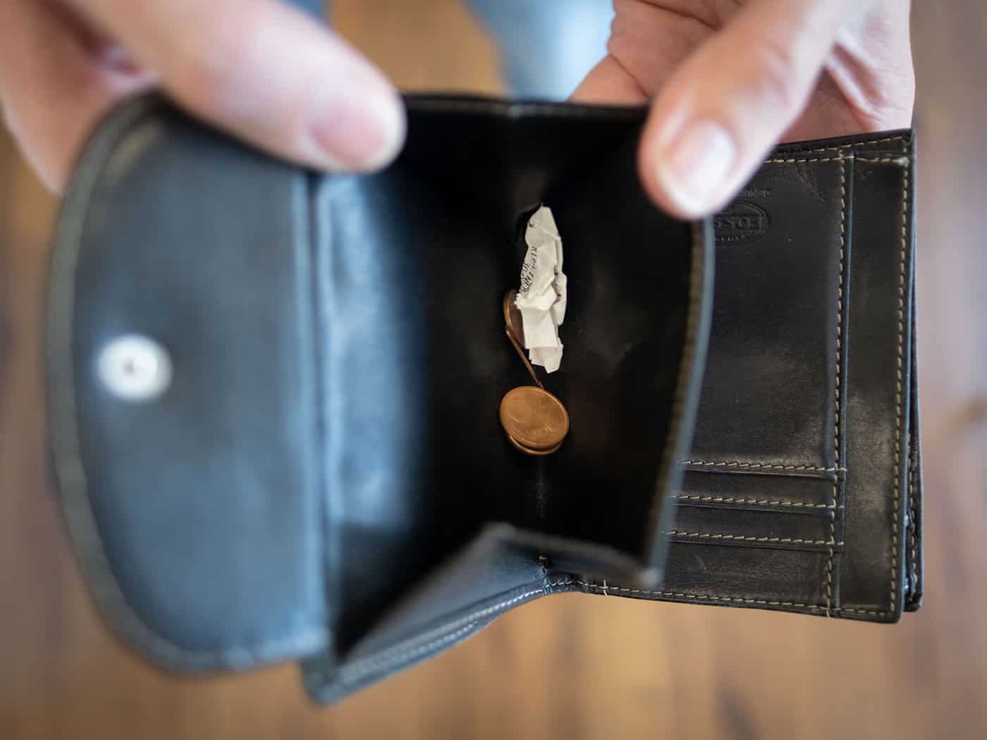 Kritiker der geplanten Reformen im Bund fürchten, viele Menschen könnten bald weniger Geld im Portemonnaie haben. (Symbolbild)  / Foto: Peter Steffen/dpa