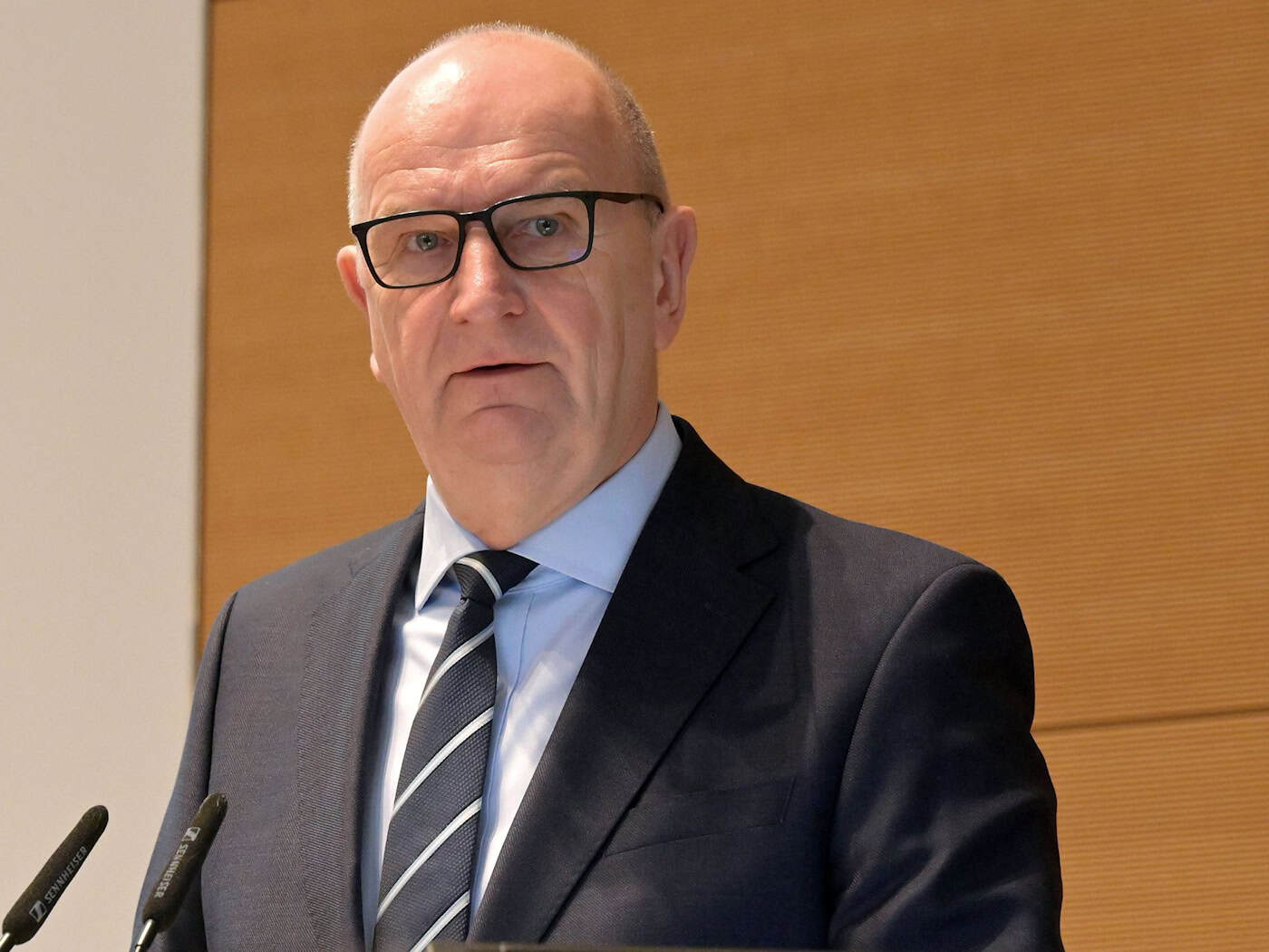 Brandenburgs Ministerpräsident Dietmar Woidke (SPD) lässt seine Reden nach Angaben der Staatskanzlei von Redenschreibern erstellen. (Archivbild) / Foto: Michael Bahlo/dpa