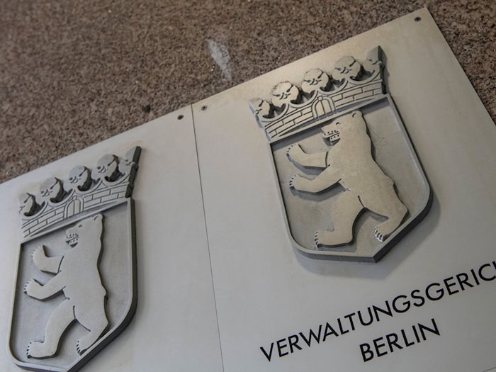 Das Verwaltungsgericht hat gegen den Ex-AfD-Fraktionsvorsitzenden in einer Brandenburger Gemeindevertretung entschieden. (Archivbild) / Foto: Paul Zinken/dpa