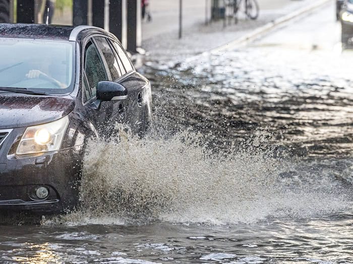 Überschwemmungen und Brände nach Gewitter in Brandenburg