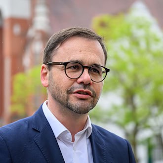 Der Innenminister sieht teilweise fremde Mächte am Werk, wenn KI-Chatbots eingesetzt werden. (Archivbild) / Foto: Patrick Pleul/dpa