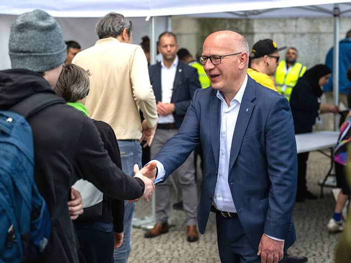 Tausende besuchen Tag der offenen Tür im Roten Rathaus in Berlin-Mitte