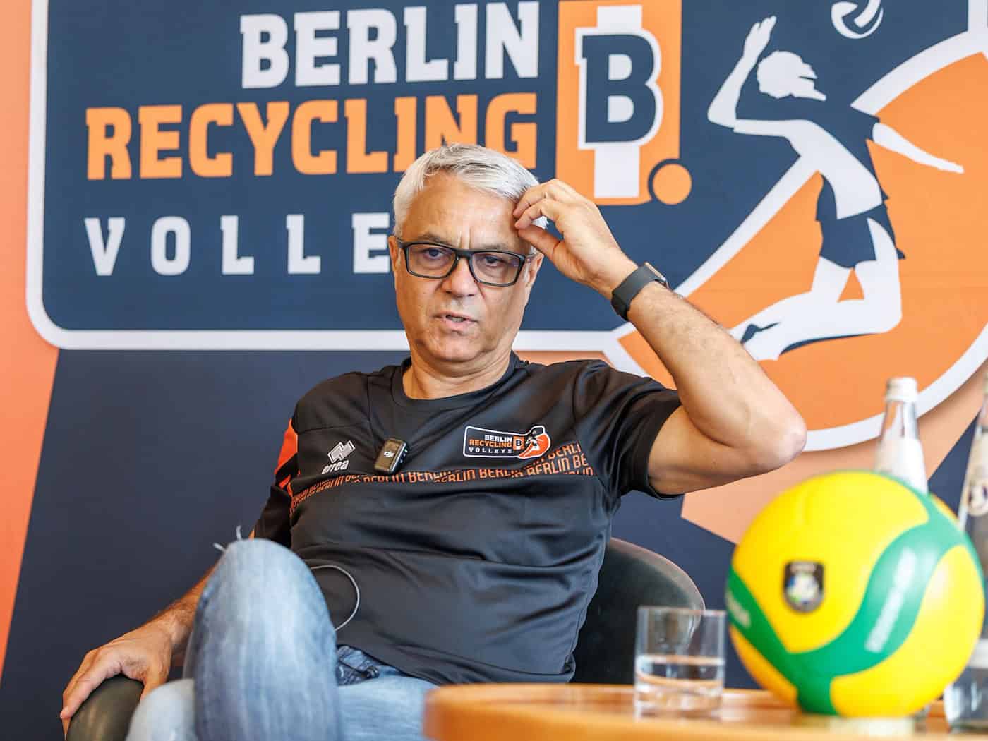 Andrea Anastasi will mit den Vollrys auch in der Champions League brillieren. / Foto: Andreas Gora/dpa