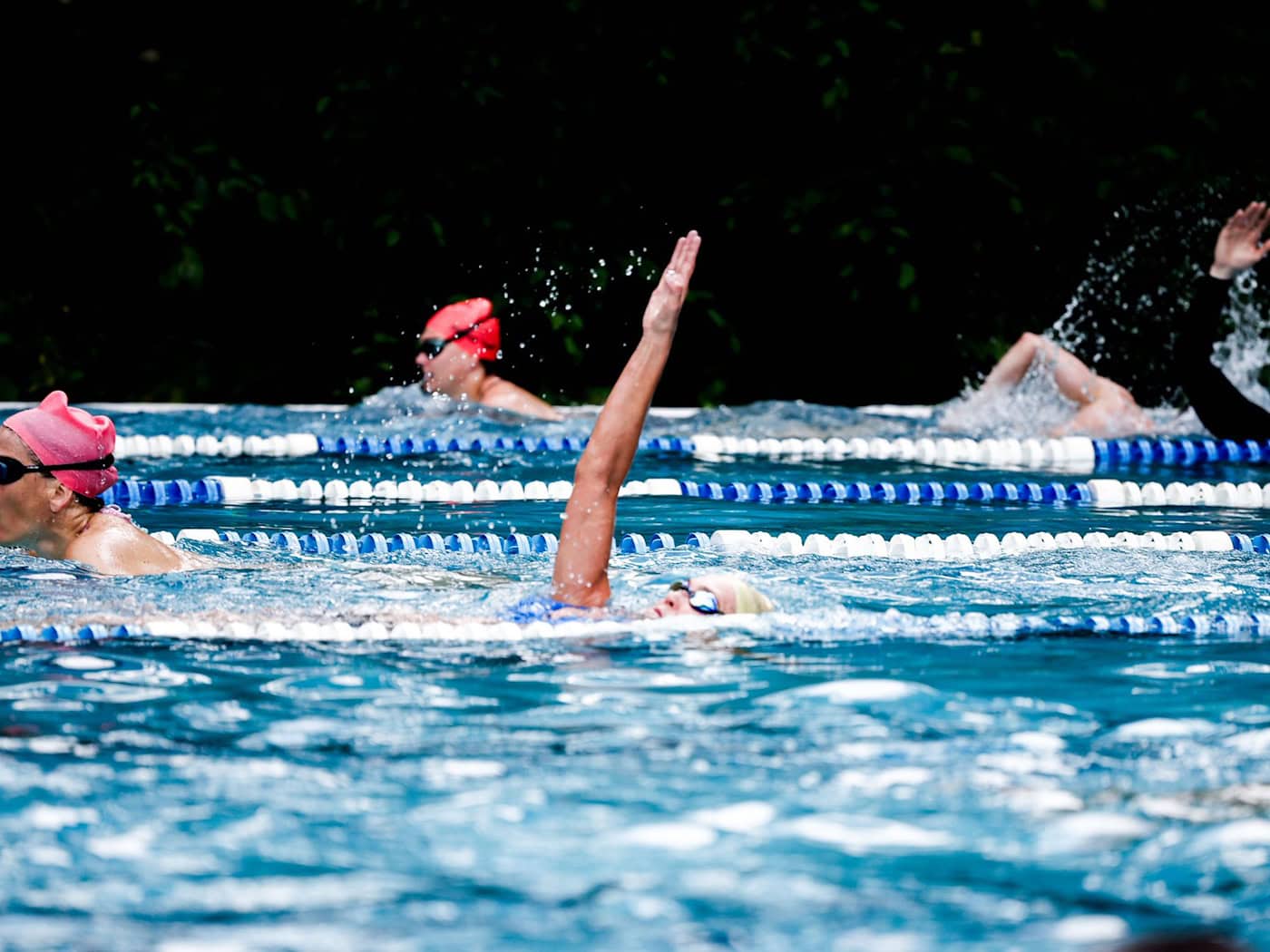 Im Sommerbad gibt es Abkühlung. / Foto: Carsten Koall/dpa