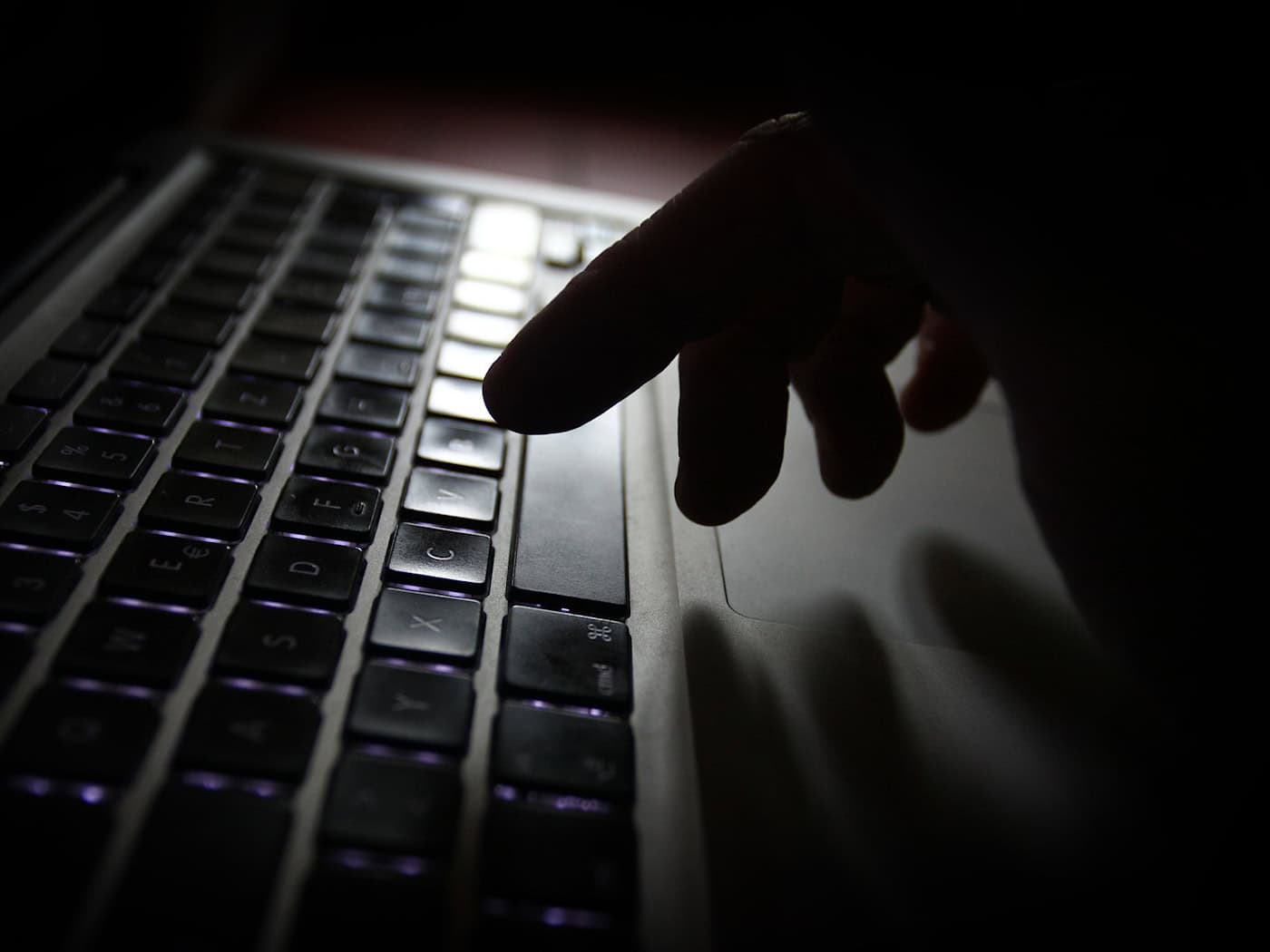 Vorsicht bei der Partnersuche im Netz - es kann auch eine Betrugsmasche dahinterstecken. (Symbolbild) / Foto: Karl-Josef Hildenbrand/dpa/dpa-tmn