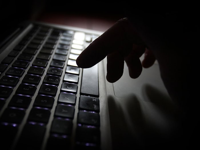 Vorsicht bei der Partnersuche im Netz - es kann auch eine Betrugsmasche dahinterstecken. (Symbolbild) / Foto: Karl-Josef Hildenbrand/dpa/dpa-tmn