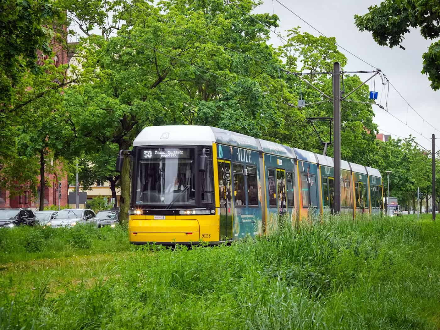 Auch in den Fahrzeugen der BVG dürfte es am Wochenende heiß werden - das Unternehmen hat vor allem für die Fahrerinnen und Fahrer einige Maßnahmen vorbereitet. (Archivbild) / Foto: Soeren Stache/dpa