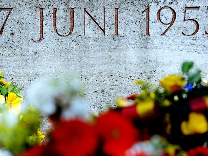 Am 17. Juni demonstrierten Tausende von Menschen in Ost-Berlin für Freiheit und Selbstbestimmung. (Archivbild) / Foto: Maurizio Gambarini/dpa