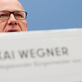 Berlins Regierender Bürgermeister Kai Wegner (CDU) plädiert dafür, am Tankrabatt festzuhalten. (Archivbild)  / Foto: Carsten Koall/dpa