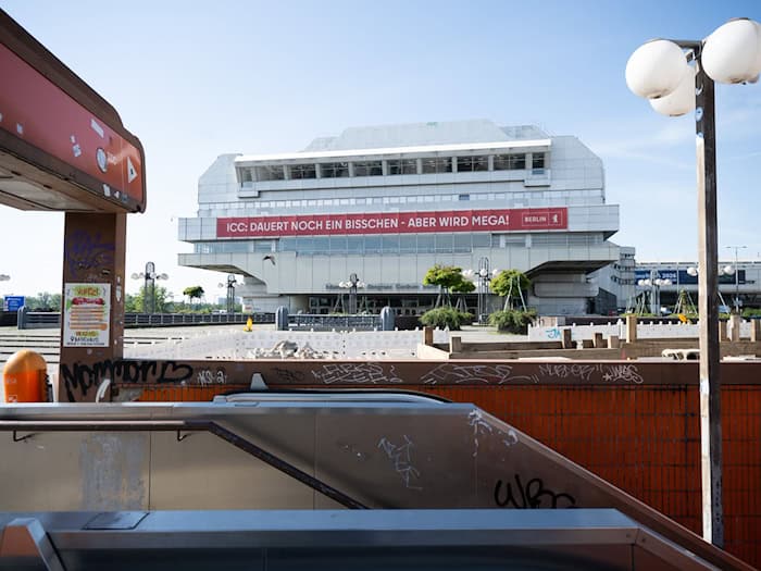 Ein Koloss aus Stahl: das leerstehende ICC im Berliner Westen.  / Foto: Sebastian Gollnow/dpa