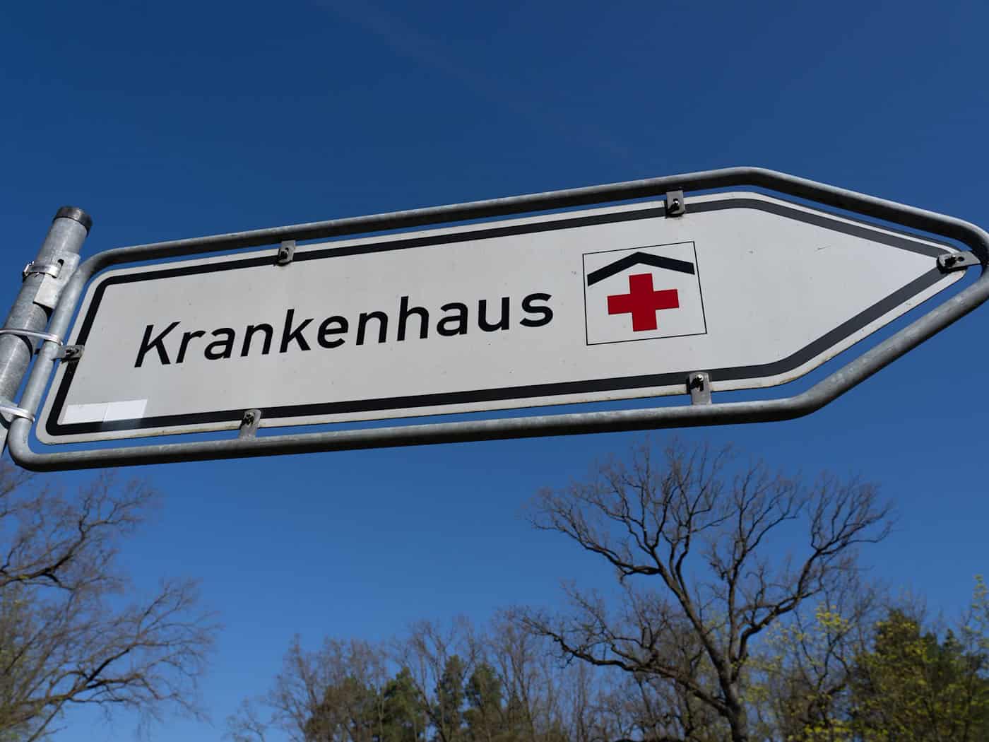 Die Gewerkschaft Verdi befürchtet eine Verschlechterung der Krankenhausfinanzierung und ruft an mehreren Standorten in Brandenburg zu Protestaktionen auf. (Symbolbild)  / Foto: Soeren Stache/dpa