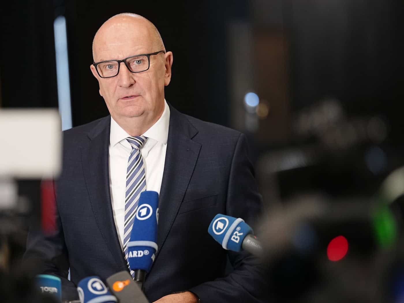 Brandenburgs Ministerpräsident Dietmar Woidke (SPD) unterstützt die Finanzreform zur Entlastung der Kommunen. / Foto: Kay Nietfeld/dpa