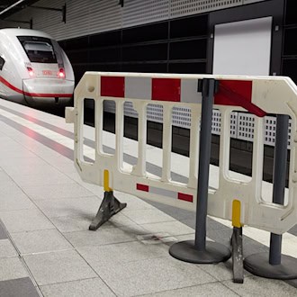 Die Generalsanierung ist zu Ende: Die Züge fahren wieder zwischen Hamburg und Berlin. (Archivbild) / Foto: Joerg Carstensen/dpa