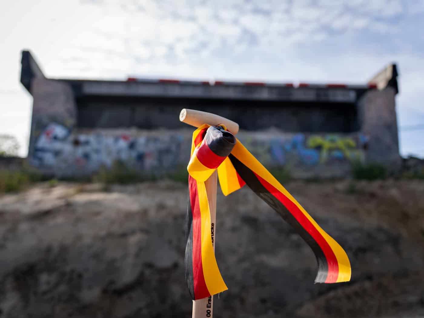 Baubeginn für den Ersatz der Ringbahnbrücke war im vergangenen Oktober, inzwischen sind die Arbeiten deutlich vorangekommen. (Archivfoto)  / Foto: Soeren Stache/dpa
