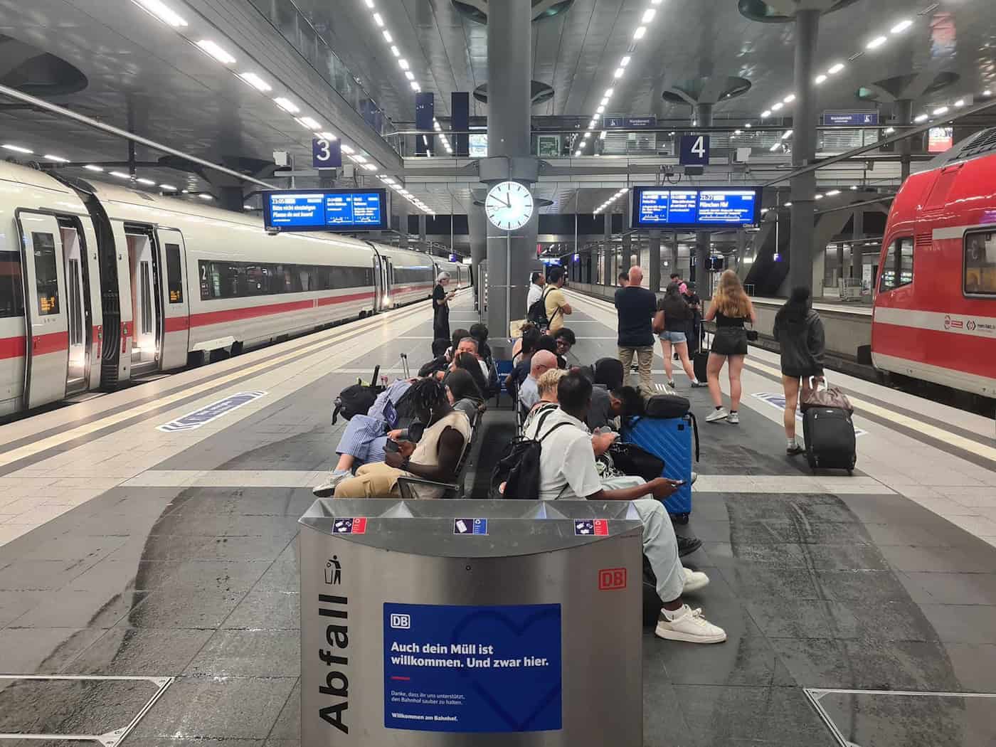 Ein Alkoholverbot gilt künftig auch in Berliner Bahnhöfen. (Archiv) / Foto: Sophia Weimer/dpa