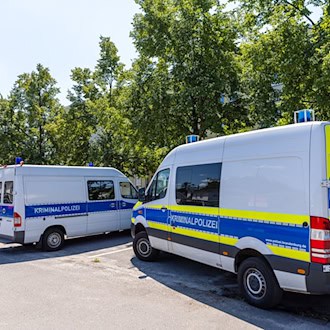 Im Jugendamt in Finsterwalde eskalierte am Mittwoch ein Streit: Ein Mann soll eine Mitarbeiterin bedroht und dann in ihrem Büro Feuer gelegt haben. / Foto: Frank Hammerschmidt/dpa