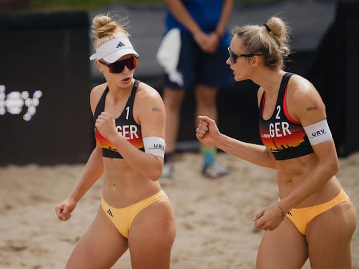 Das Beach-Duo Linda Bock (l) und Louisa Lippmann hat sich getrennt. (Archivbild)  / Foto: Marius Becker/dpa