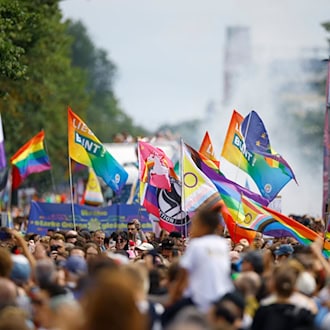 Im Vordergrund solle nicht nur das Feiern, sondern auch die politische Botschaft stehen, hieß es. (Archivbild) / Foto: Carsten Koall/dpa