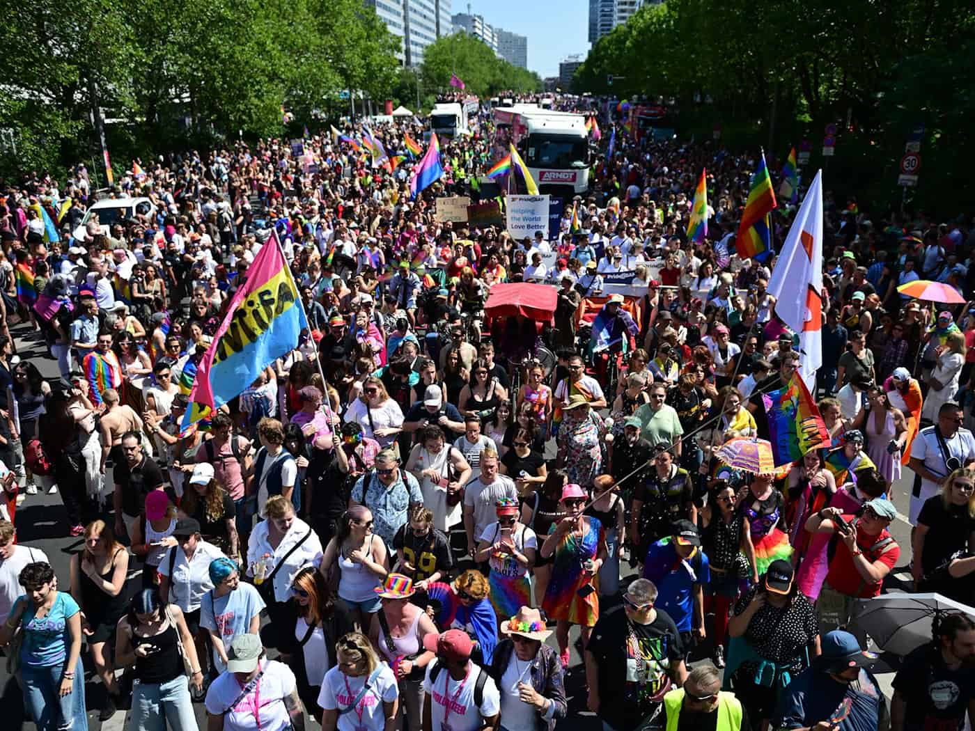 Erstmals findet der Berliner CSD an zwei Tagen statt. / Foto: Fabian Sommer/dpa