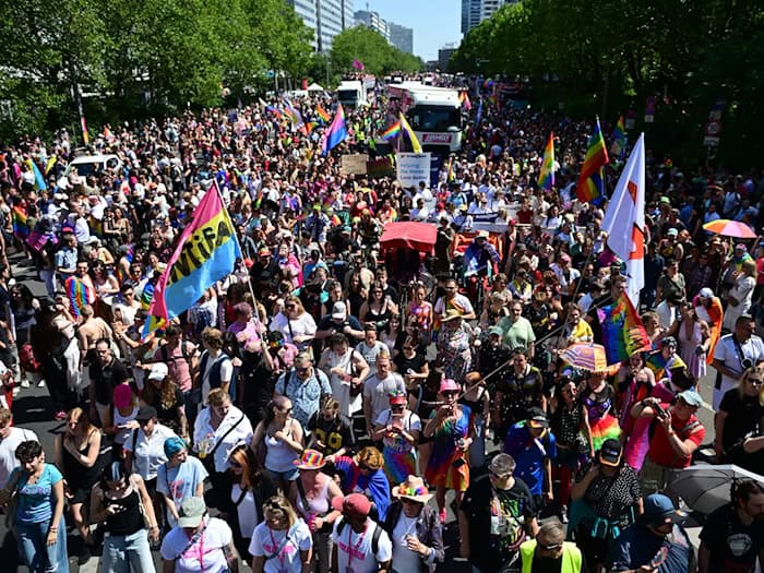 Erstmals findet der Berliner CSD an zwei Tagen statt. / Foto: Fabian Sommer/dpa
