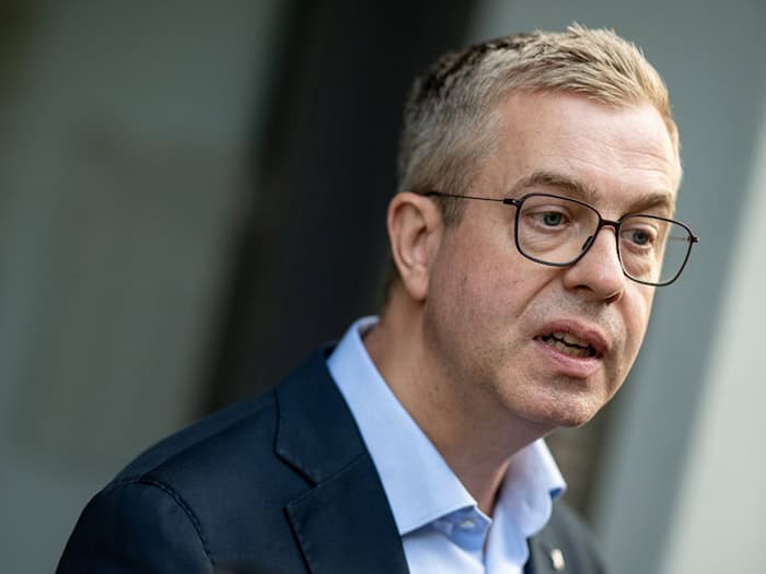 Berlins Finanzsenator Stefan Evers soll neue Aufgaben übernehmen. (Archivbild)  / Foto: Fabian Sommer/dpa