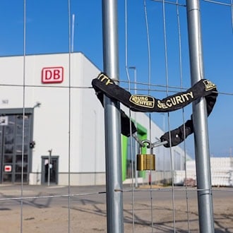 Erst vor rund vier Wochen wurde am Bahngelände in Cottbus eine Bombe entschärft. (Symbolbild) / Foto: Frank Hammerschmidt/dpa