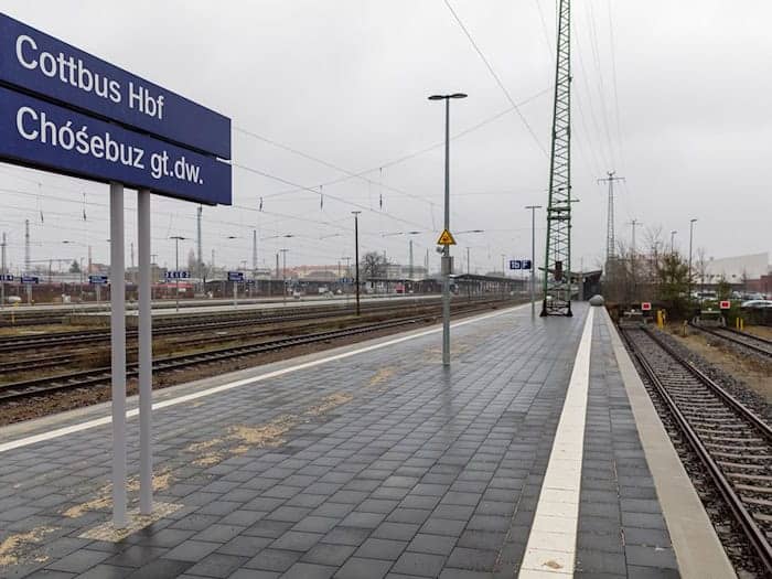 Ab 12 Uhr soll der Zugverkehr am Cottbuser Hauptbahnhof wegen der Bomben-Entschärfung eingestellt werden. (Archivfoto) / Foto: Frank Hammerschmidt/dpa